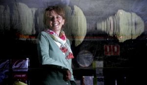 Almudena Alonso busca desentrañar las complejas reglas por las que se rige el universo. ::
DANI PEDRIZA/