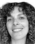 DOÑA M.ª ISABEL HOYOS GONZÁLEZ