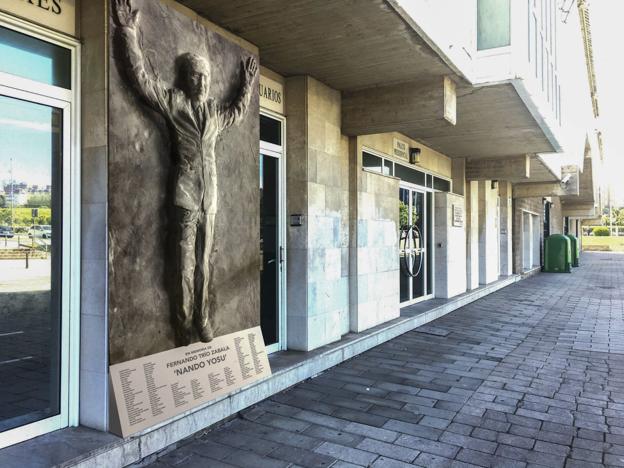 Resultado de imagen de estatua nando yosu"