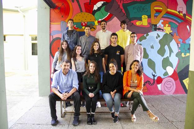 Los tutores Ricardo Pastor y Guadalupe Mazorra, junto a Mar Calderón, Elena Noriega, Paola Moreno, Estela Cotera, Laura Díaz, Enrique Ruiz de Villa, Tomás Bárcena, Bruno Villazón, Javier Revuelta, Pedro Santamaría y Andreu García./Ana Rodríguez