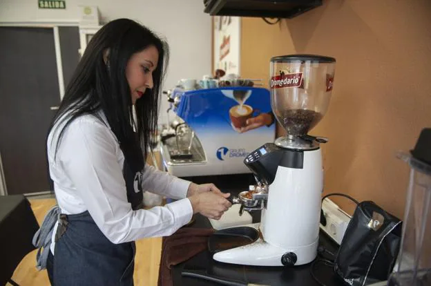 Suposiciones, suposiciones. Adivinar Demon Play impacto Karen Quiroga: «Un buen barista debe conseguir que beber una taza de café  sea una experiencia gratificante» | El Diario Montañes